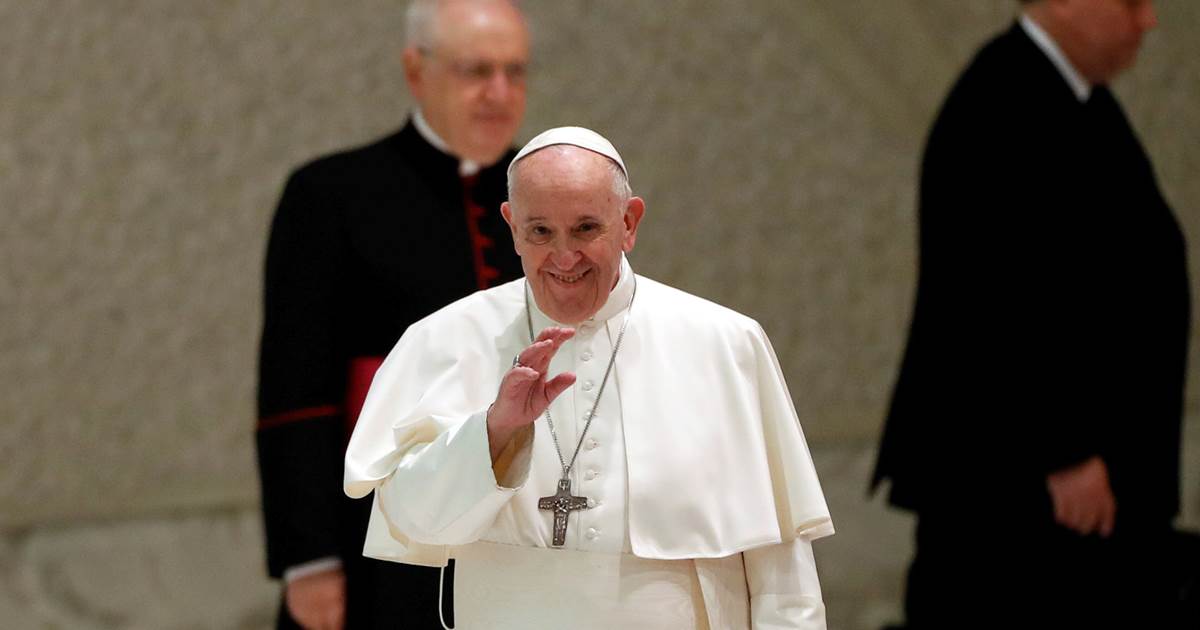 Vatican investigates how Pope Francis' Instagram account 'liked' bikini model's pic