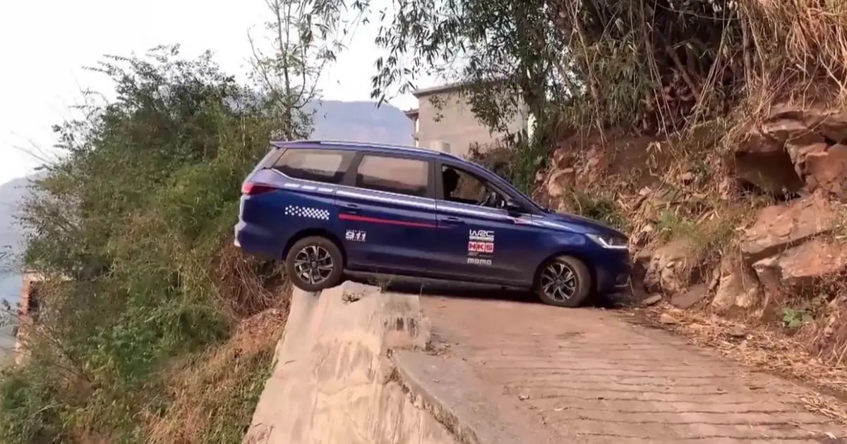 Daredevil driver performs nail-biting 26-point turn while on edge of cliff