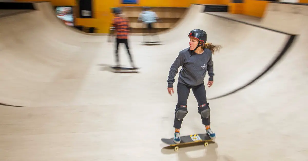 Middle-aged mums keep fit by skateboarding