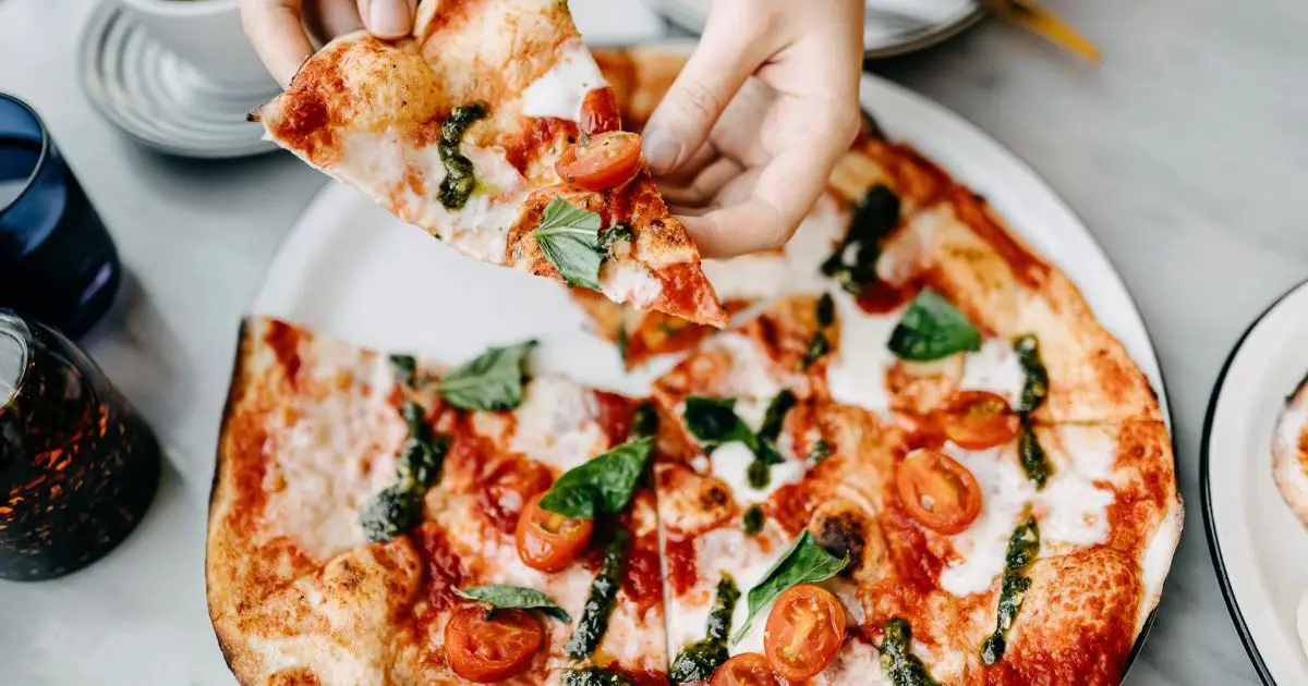 People gobsmacked after finding out the 'right' way to cut pizza