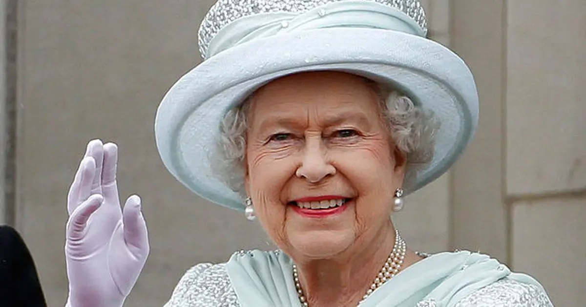 Queen hiring part-time maid for minimum wage