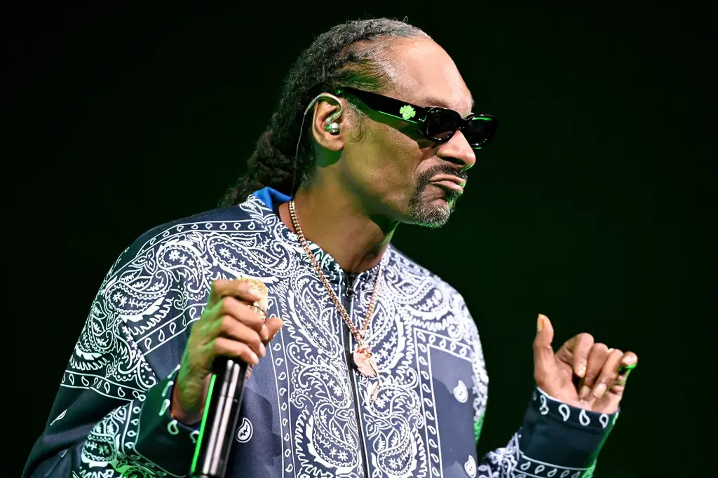 Snoop Dogg at Super Bowl halftime show becoming even worse look