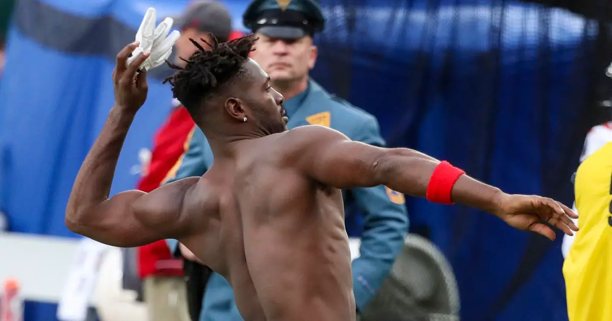 Super Bowl star Antonio Brown walks out on the Tampa Bay Buccaneers midway through game