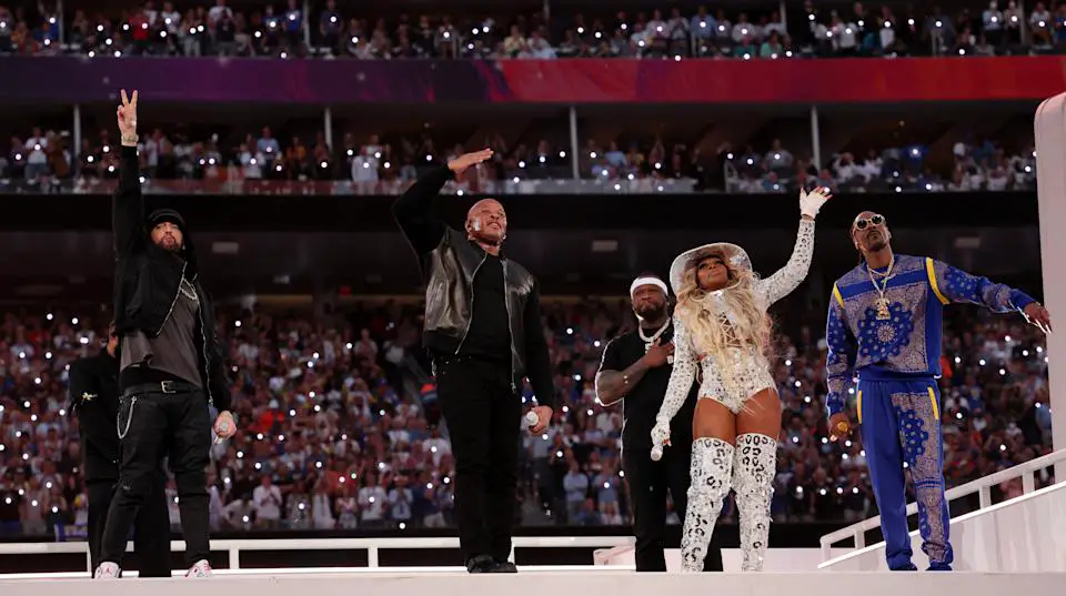 Eminem, Dr.  Dre, Snoop Dogg, 50 Cent, and Mary J. Blige perform during the Super Bowl LVI halftime show.  (Photo: Reuters/Mike Segar)