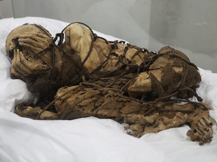 A full view from the front of the "mummy of Cajamarquilla"