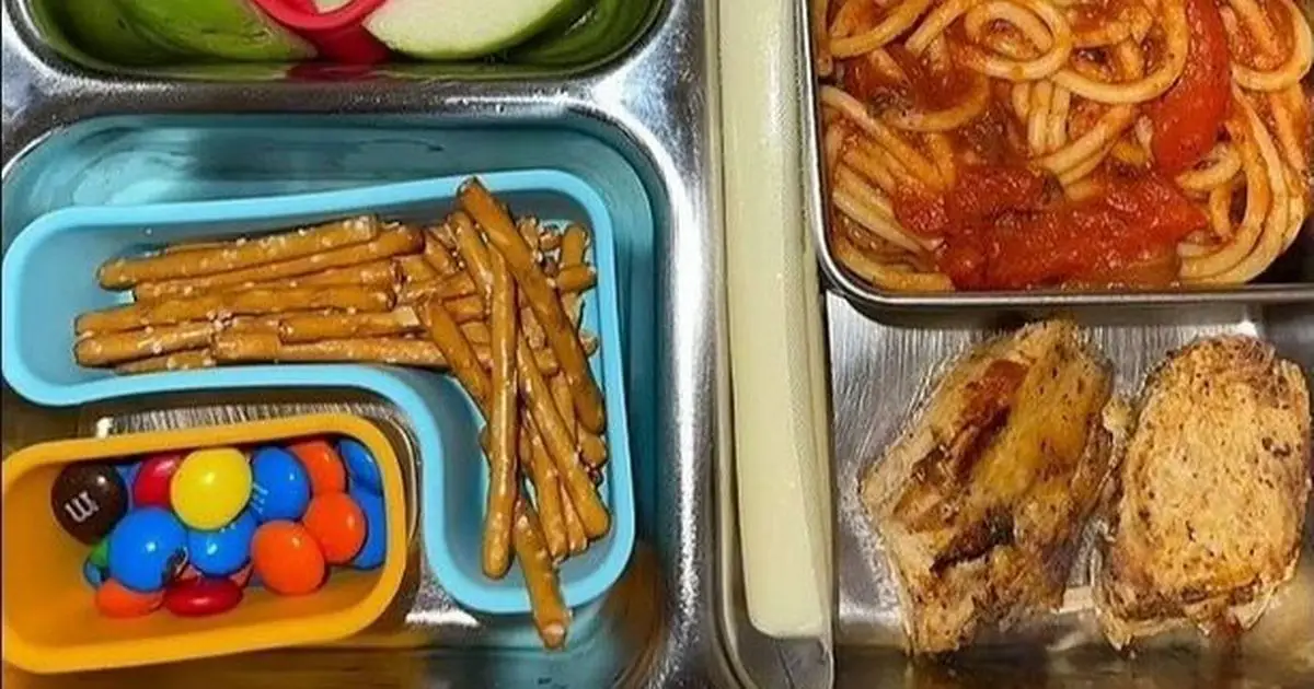 Bungling dad's lunchbox mistake leaves schoolgirl 'throwing up' at school