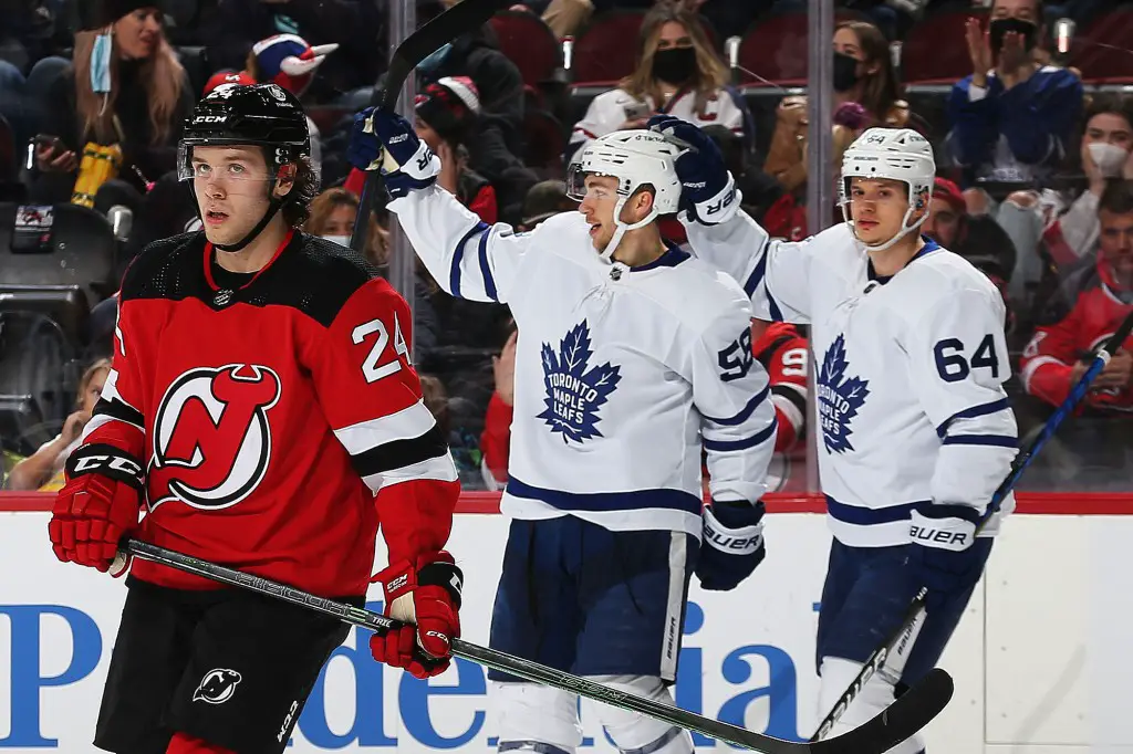 Devils routed by red-hot Maple Leafs