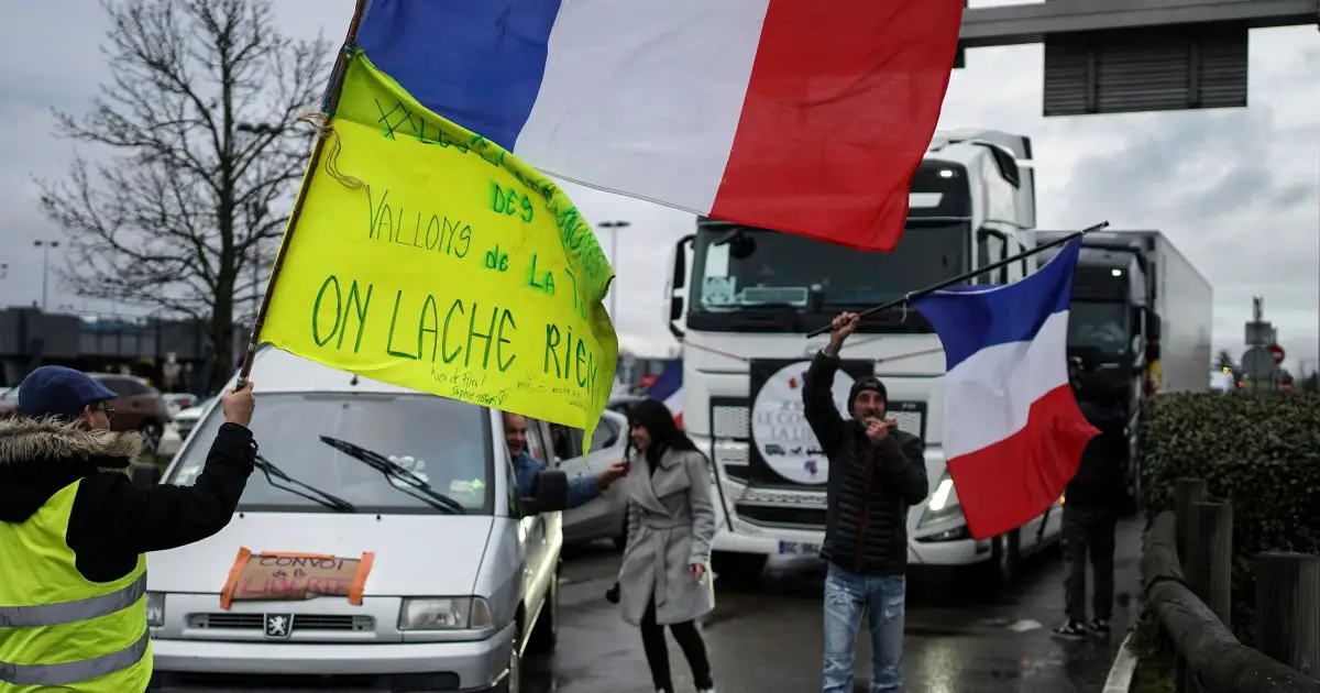 French convoy protesting Covid restrictions heads toward Paris