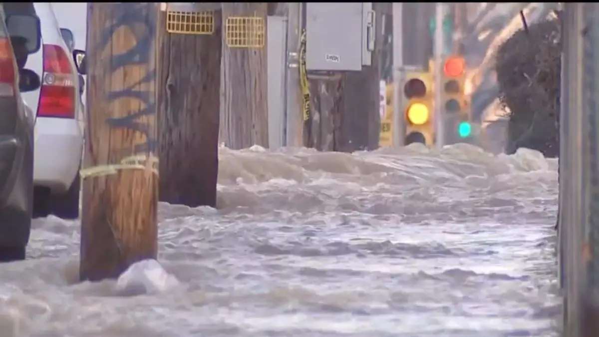 Huge water main break floods Philadelphia neighborhood