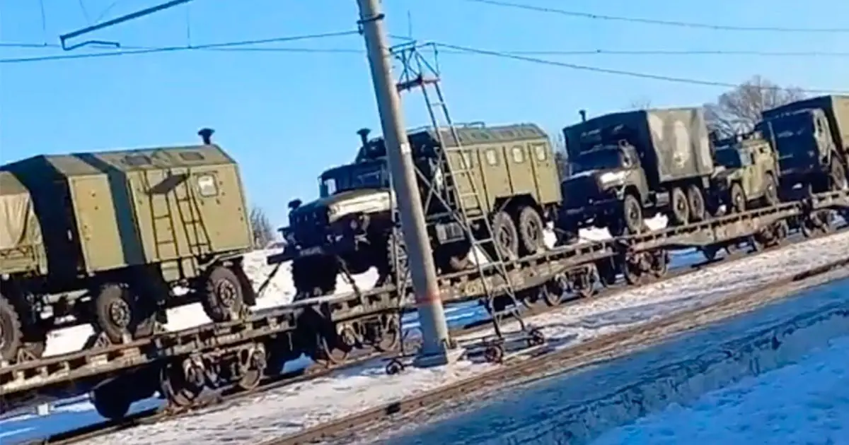 Russia claims it's withdrawing from Ukraine as tanks 'seen pulling back from border'