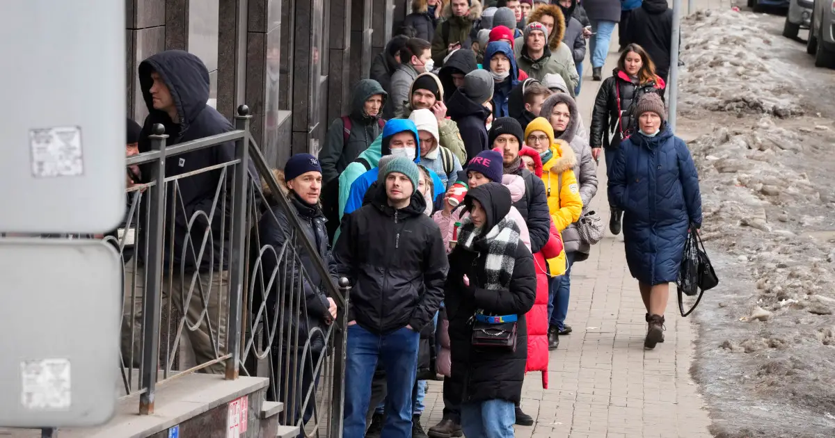 Russian economy spirals into deepening crisis as sanctions send people into panic