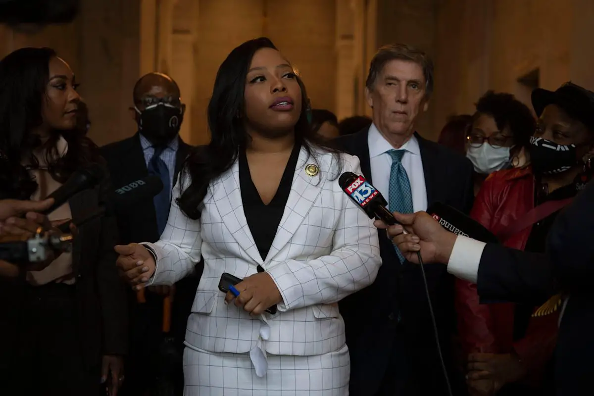 Tennessee Senate expels Sen. Katrina Robinson from legislature, a first for the chamber