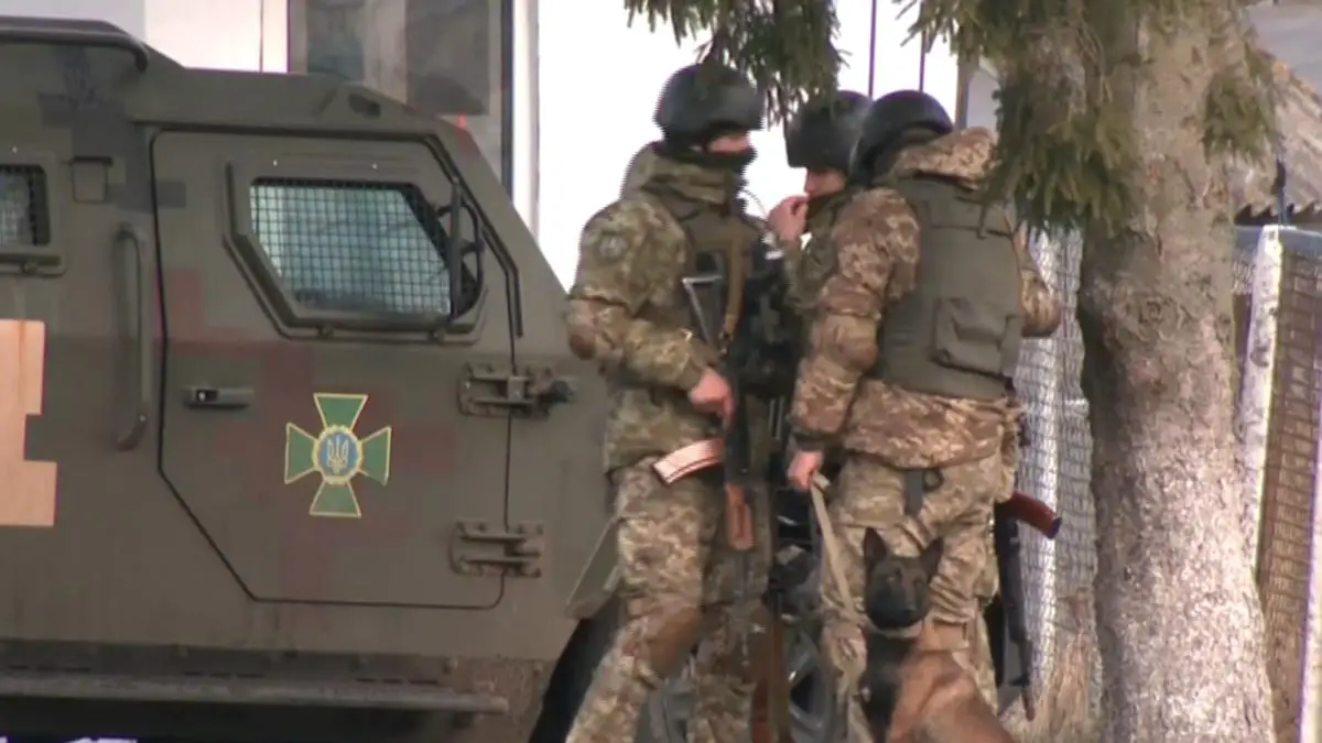 Ukrainian troops brace for possible Russian invasion
