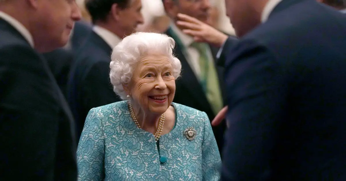 Want to know a secret? The Queen of England is hooked on political gossip