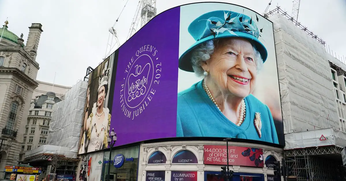Workers to get four extra days off to celebrate Queen's Platinum Jubilee